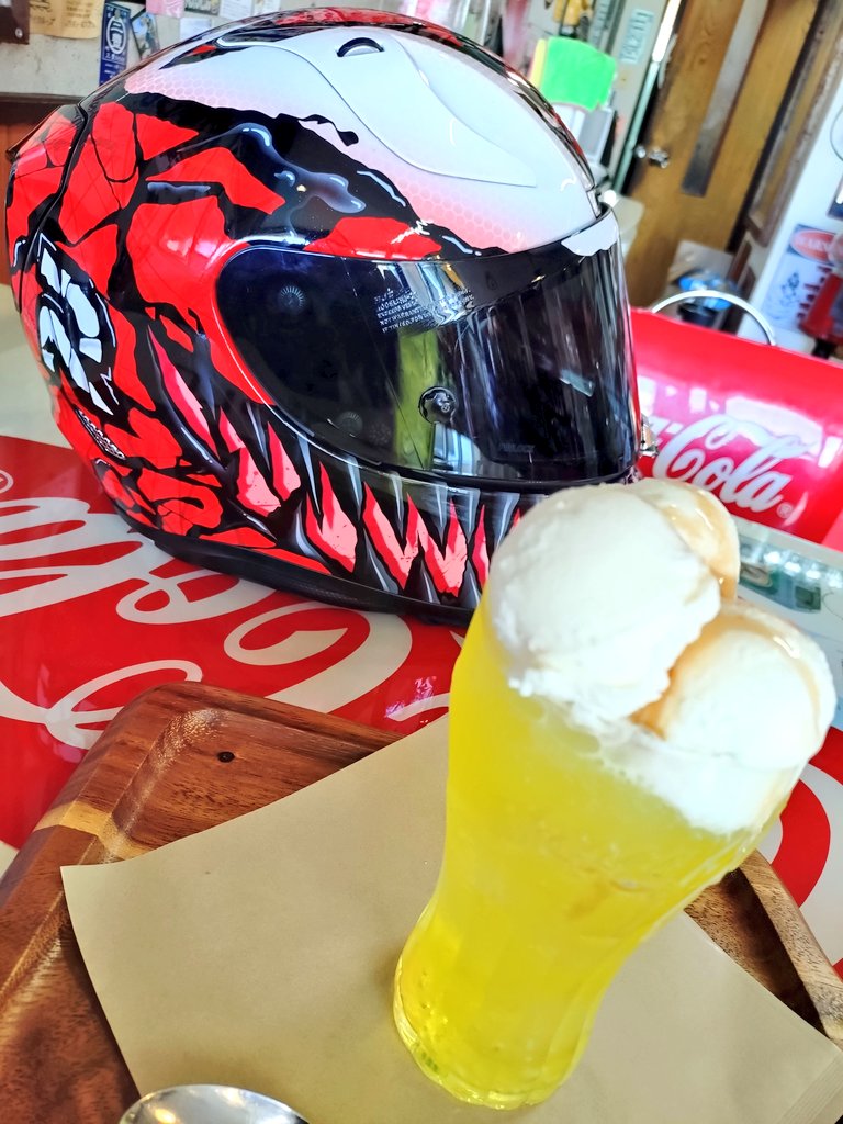 びぃびぃ麺楽
今回はうららさんの
ラーメンを頂きました！
美味しかった〜🍜
帰りはまぁさんや
ごちそうさまm(_ _)m