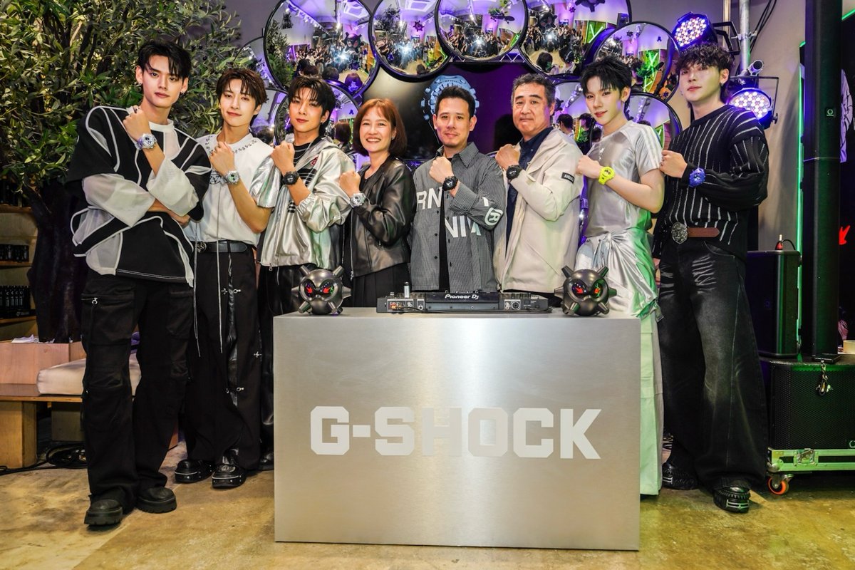STARSOCIETY_TH's tweet photo. 5 หนุ่ม PERSES #PERSES #PERSES_TH อวดลุคเท่ พร้อมนาฬิกา G-SHOCK รุ่น GA-V01 สะท้อนตัวตนคนรุ่นใหม่ด้วยดีไซน์ล้ำอนาคต พร้อมท้าทายทุกขีดจำกัด https://t.co/8Zc6gVqYsX
#GAV01AndOnly #GAV01
#gshock #gshockth
#CASIOCMG #GSHOCKTH
#gshocksea #absolutetoughness
#JUNG_PERSES #NAY_PERSES
#KRITTIN_PERSES #PALM_PERSES
#PLUGGY_PERSES
