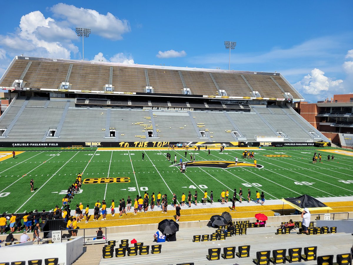 Coach_P43's tweet image. BookerT 2028 QB @bwtrae got some good work in Hattiesburg this weekend camping with the Golden Eagles. 
@CHbanderson @BookerTFB