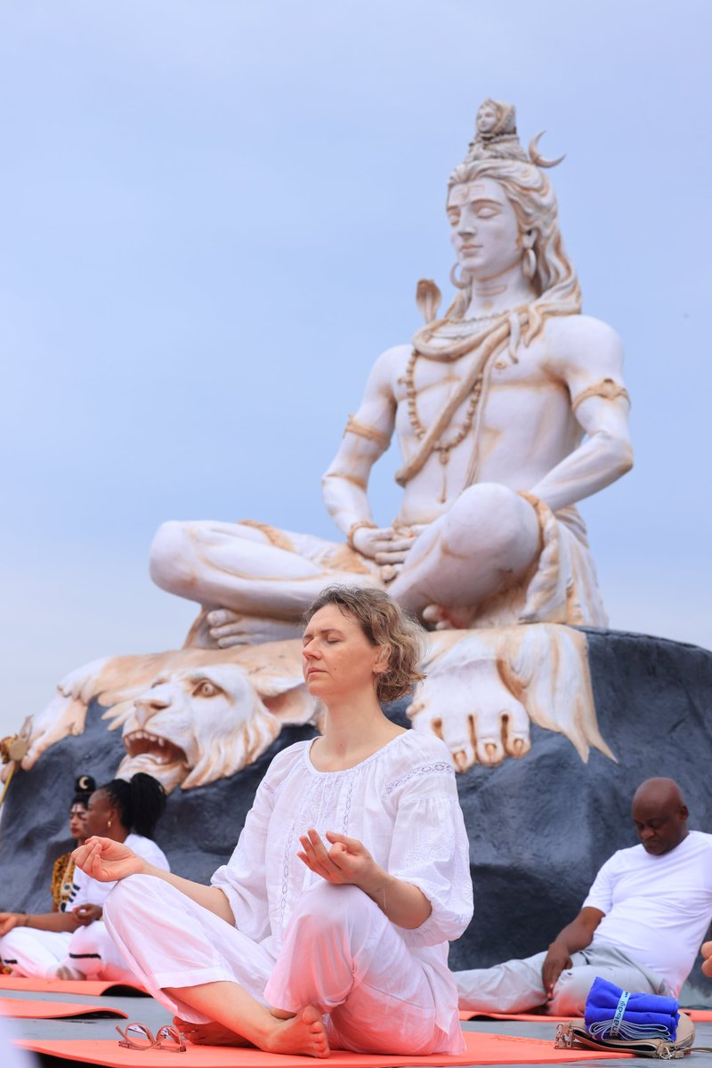 On the sacred Himalayan banks of Maa Ganga, we joined the 11th #InternationalDayOfYoga at <a href="/ParmarthNiketan/">Parmarth Niketan</a> — a vibrant tribute to unity, peace &amp; inner strength. Grateful to <a href="/PujyaSwamiji/">Pujya Swamiji</a> &amp; @Sadhviji 🇱🇹🤝🇮🇳 #IDY2025 #OneEarthOneHealth #YogaDayatParmarth #Rishikesh #LithuaniaIndia