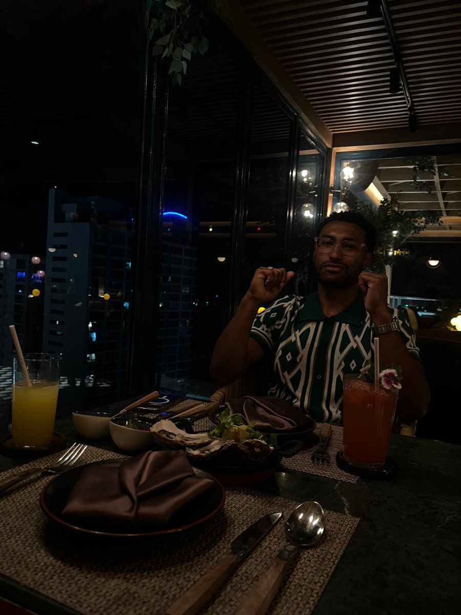 itsjuxii's tweet photo. Dinner just taste different when you’re Overseas 🍽️ https://t.co/GcXYZBeMYi