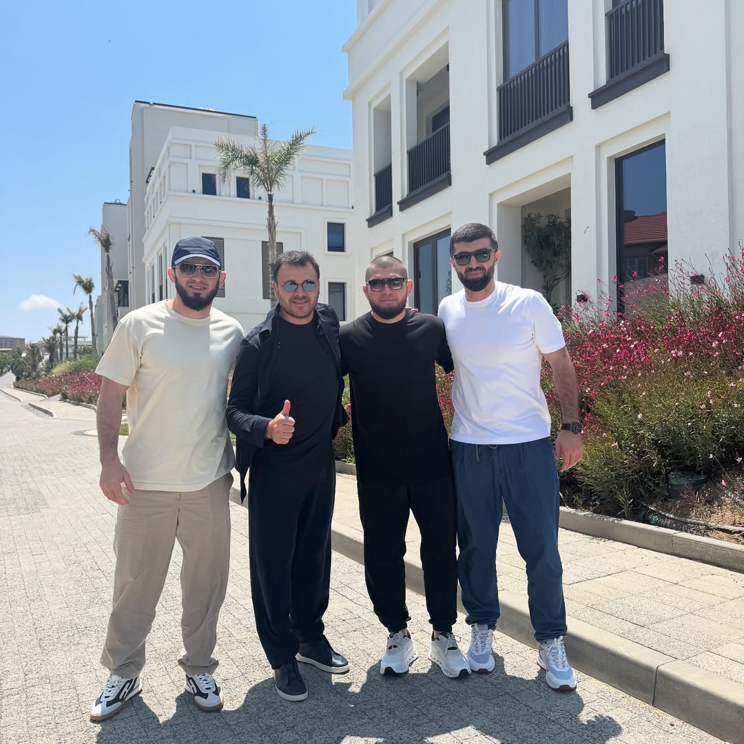 oxuazru's tweet image. 🇦🇿 Хабиб Нурмагомедов выразил благодарность Азербайджану и опубликовал фотографии из Баку.

#ХабибНурмагомедов #ЭминАгаларов #МикаилДжаббаров #АднанАхмедзаде