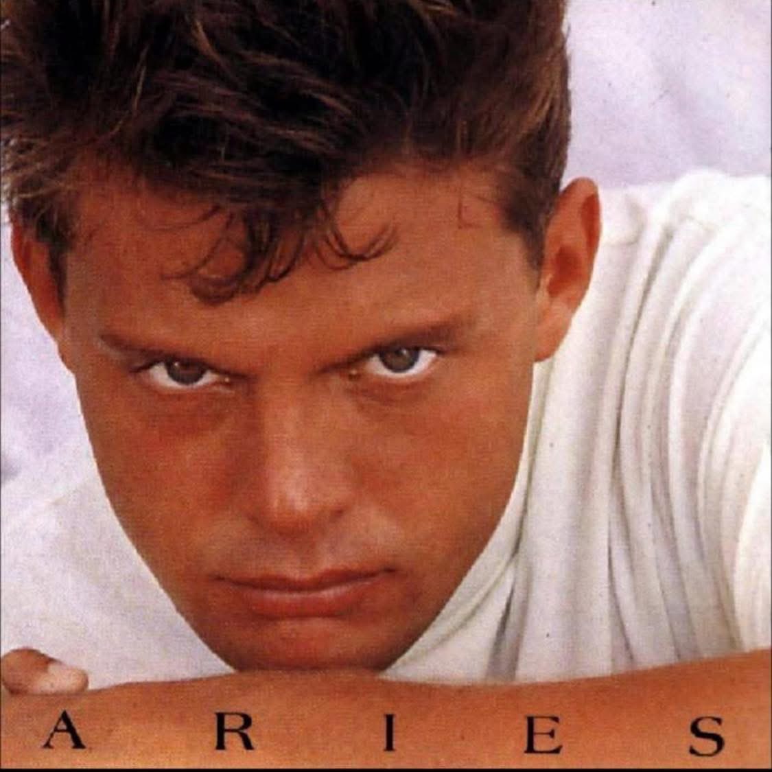 22 de junio de 1993, hace 32 años Luis Miguel lanzó su álbum “Aries”