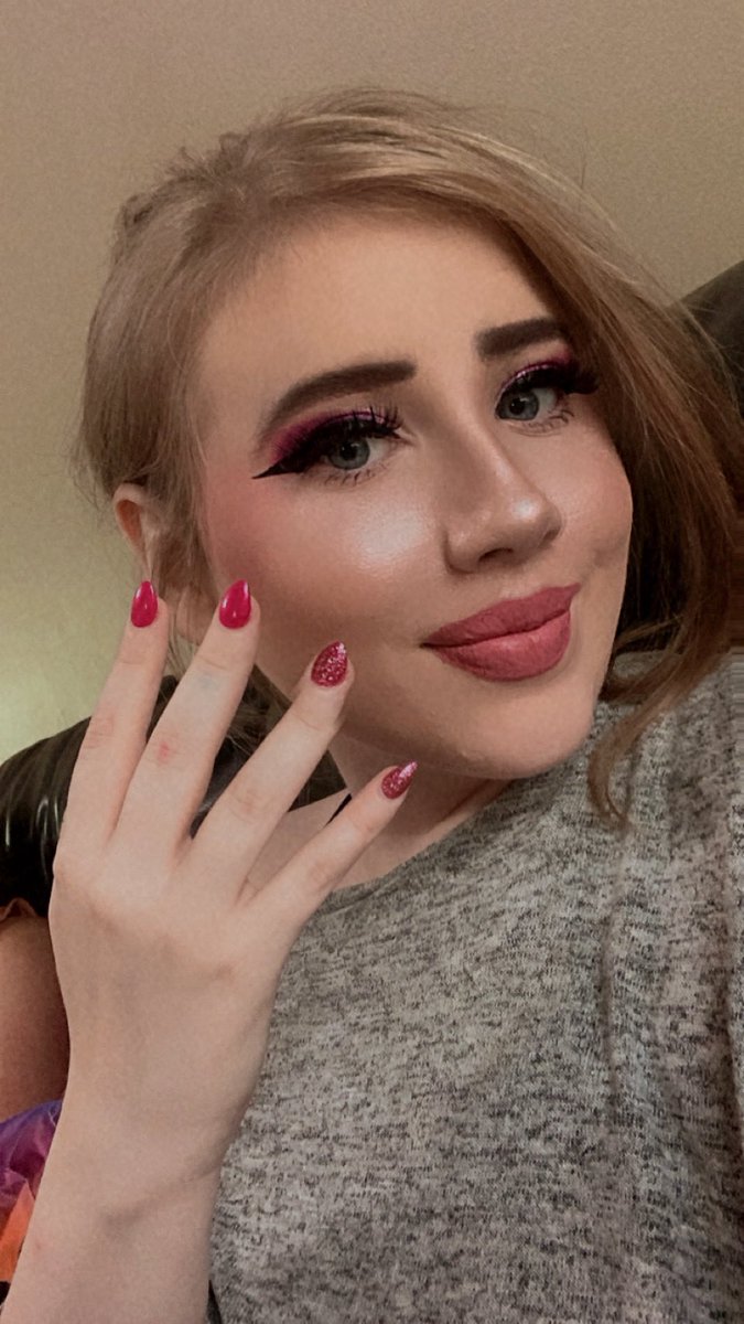 turney_sophia's tweet photo. “Saturday slay 💋 Got my nails done and couldn’t let this glam go to waste.”
“Pretty in pink… and sparkle ✨ Yes, I matched my vibe and my nails.”
#GlamSelfie #MakeupOnPoint #NailGoals #FierceAndFlawless #BoldBeauty
#LashesForDays #MakeupMagic #BeautyVibes #PinkEyeshadow https://t.co/HZwYUVBTOw