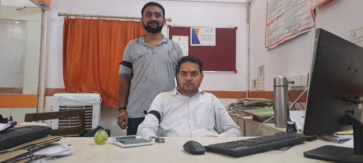 lalitvsingh's tweet photo. @ANI @indiatvnews @Republicbharat0 @AmarUjalaNews @dainikjagranlko @DAINIKJAGRANdel @JagranNews @Live_Hindustan @htTweets @aajtak कृपया घटना का संज्ञान लें ताकि दोषियों पर कठोर कार्यवाही हो सके| @Uppolice @dgpup @bastipolice 
https://t.co/b07bEqbbxQ बैंक कर्मियों को भारी रोष| https://t.co/dY4C5EO1oC