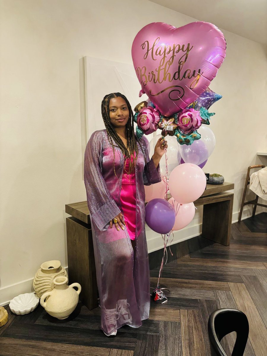 Today is my birthday!! I’m full of love 💕🌸🌊🌊♋️