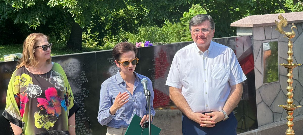 CaHiHaOfficial's tweet photo. Commemorating 40th Anniversary of #AirIndia182 tragedy and remembering victims of terrorism in Humber Bay Park #Toronto
@MelissaLantsman @CostasMenegakis @annarobertsmp @SenatorSalma
@MarkJCarney @PierrePoilievre
@officialHinduCF @puneet_sahani https://t.co/aX8tP1hVn8
