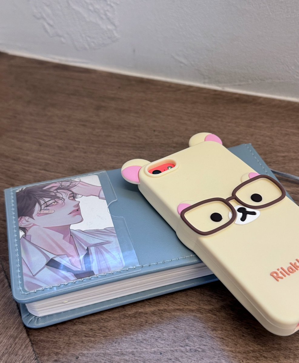 _min0__2's tweet image. 다이소는 
이 다이어리를 다시 재판매해라

호범이 포카 껴두니까 
맨날 보고싶음🤭