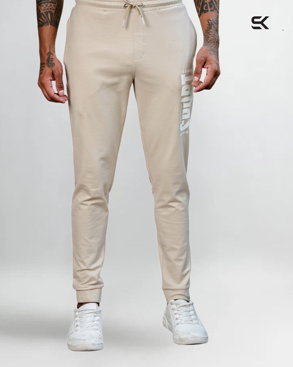 oneskyclothing's tweet image. Move easy. Look sharp.

These joggers are made for your daily grind — and the downtime after.

#OneSkyMen #EverydayEssentials #ModernBasics