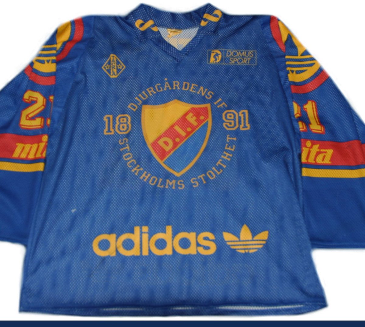 Hej är på jakt efter en sån här, är det någon där ute som har någon att sälja?