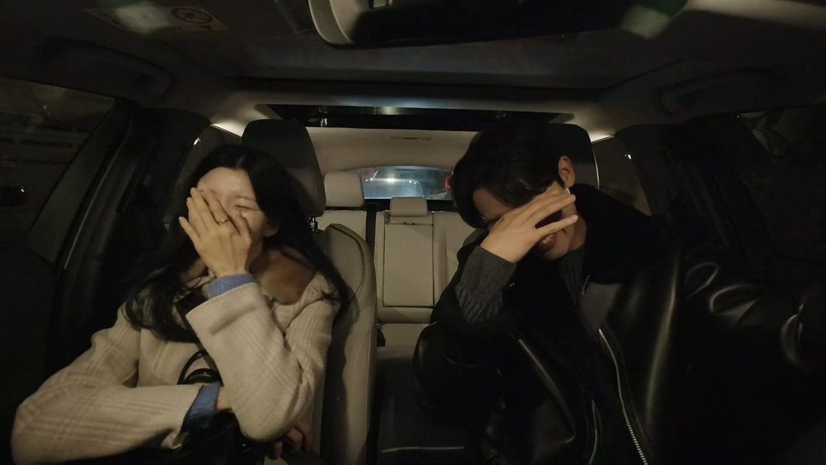 defallday's tweet photo. im still here in this car scene— ✨💓#HeartPairing https://t.co/N77HpXAIIb