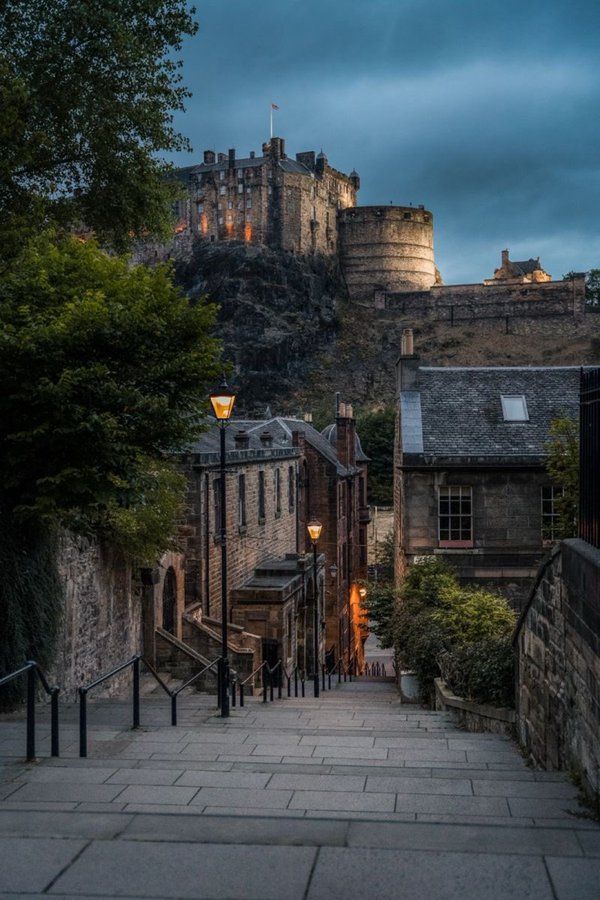 mozinity's tweet photo. Edinburgh https://t.co/1ihh7SbxLS