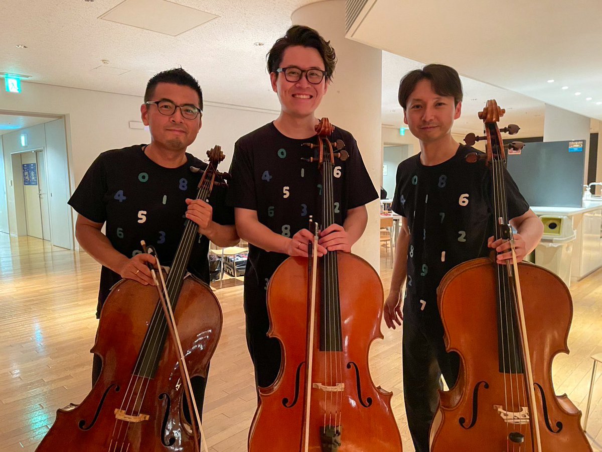 chupakanichups's tweet photo. 先日ホームのミューザ川崎にて「石田組」デビューさせていただきました🙇‍♂️そしてそのまま山形公演にも続けて参加🏃‍♂️
とてつもない集中力と、石田組の音楽を舞台上で体感しながら最高のデビューとなりました😁

セクションの兄貴たちと、組長と📷😎

#石田組　#組長 https://t.co/ahG8fDpyFS