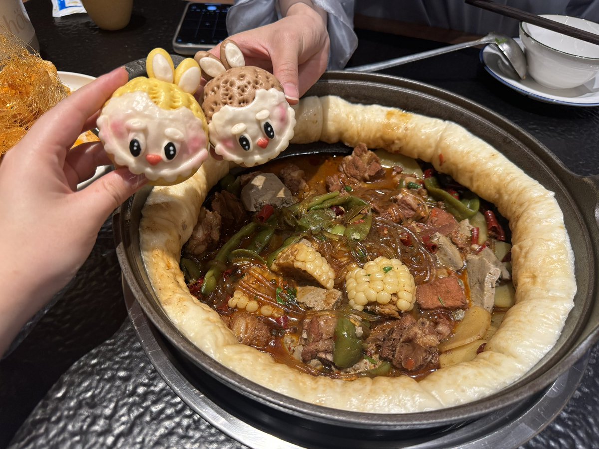 Conchit55454868's tweet photo. @yeonadubbab Have fun during the holiday! Remember to eat delicious food!🥰🥰 https://t.co/UCIrfZDwuz