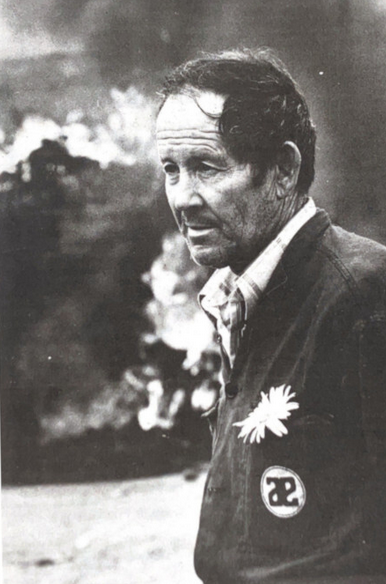 1988/06/23. Euskalduna ontziolen aldeko borrokaren amaiera iritsi zen, 5 urteren ondoren, plantillak behin betiko ixtea adostu zuenean. 1983tik, hildako bat eta ehunka zauritu izan ziren poliziarekin izandako lizkarretan.

[Argazkia: Alberto Aldai]

#BilboHariGorria
#Euskalduna