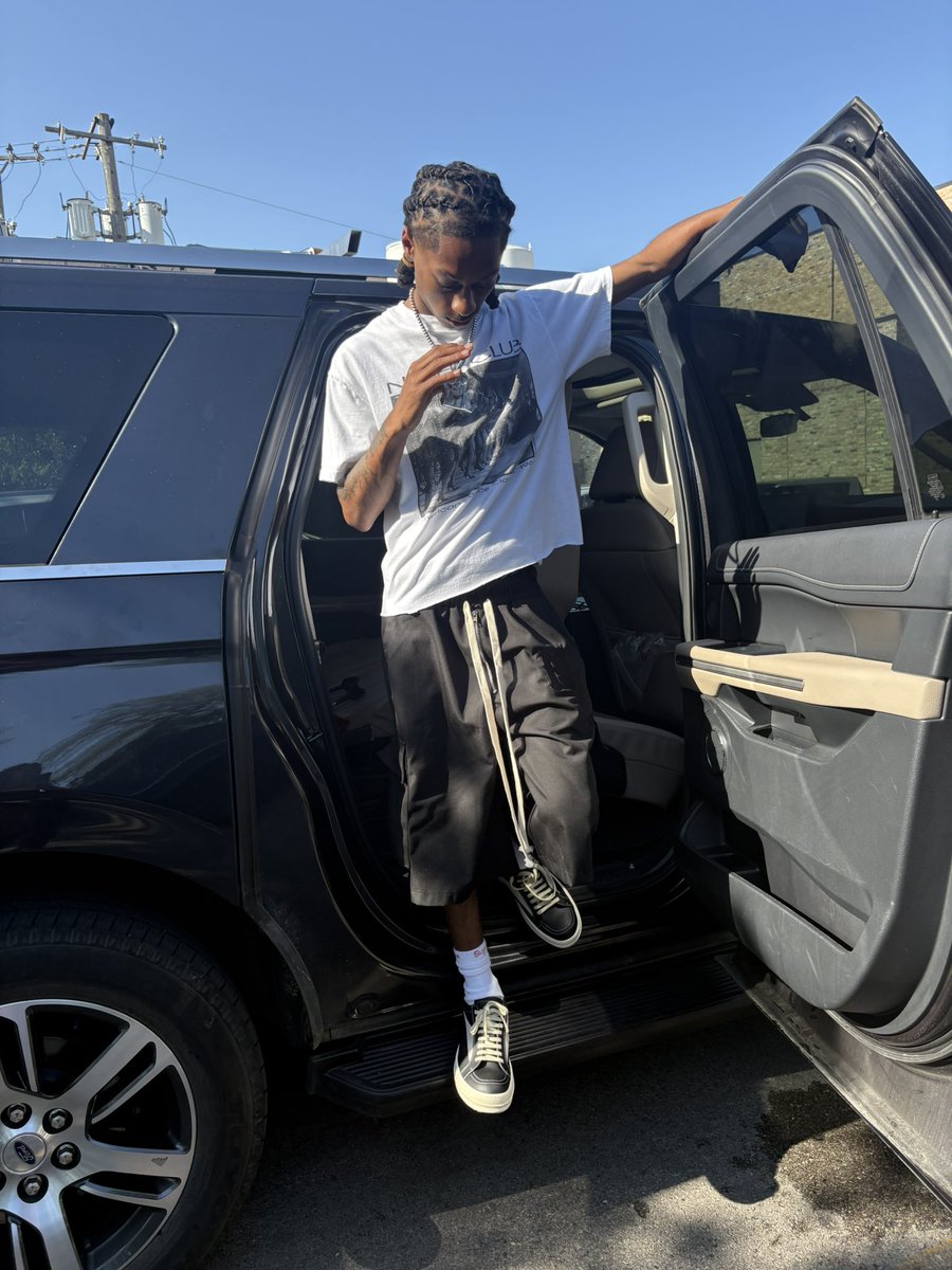 scoota_4's tweet photo. trim chat ? https://t.co/bMdZ941moc