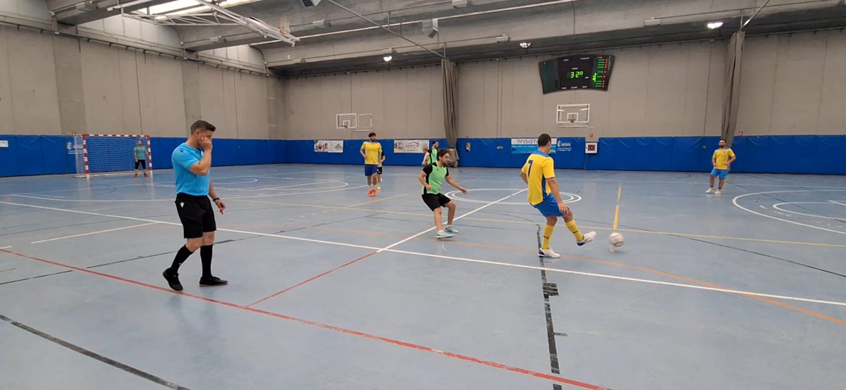 CerroGetafeFS's tweet photo. 📸 Últimas fotos por aquí del encuentro final del Cerro Getafe en esta temporada.

El equipo se marchará de vacaciones hasta la próxima temporada 💪

#VamosCerro🔰 https://t.co/2DCn9q115D