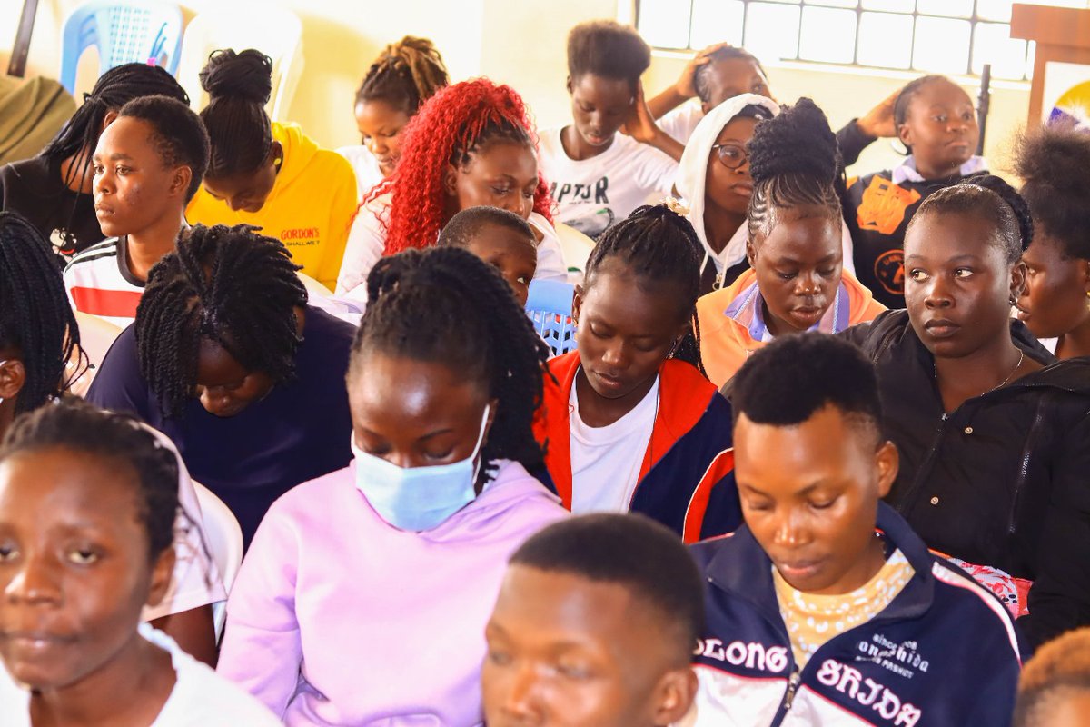 HEDSOorg's tweet photo. What happens when young women are reminded of their strength?
They rise. Last Friday, we mentored adolescent girls &amp; young women at CAPYEI College to explore their skills, strengths &amp; opportunities.

#KnitHerFuture #WeAreHEDSO #EmpowerHer #HEDSOEmpowers https://t.co/OM9VtWNof0
