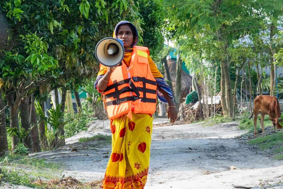 ECHO_Asia's tweet image. Acting ahead contributes to saving lives and reducing disaster impacts, especially in a country prone to disasters like Bangladesh.
With the EU support, @Concern provides training to help vulnerable communities prepare for a disaster and reduce their loss.