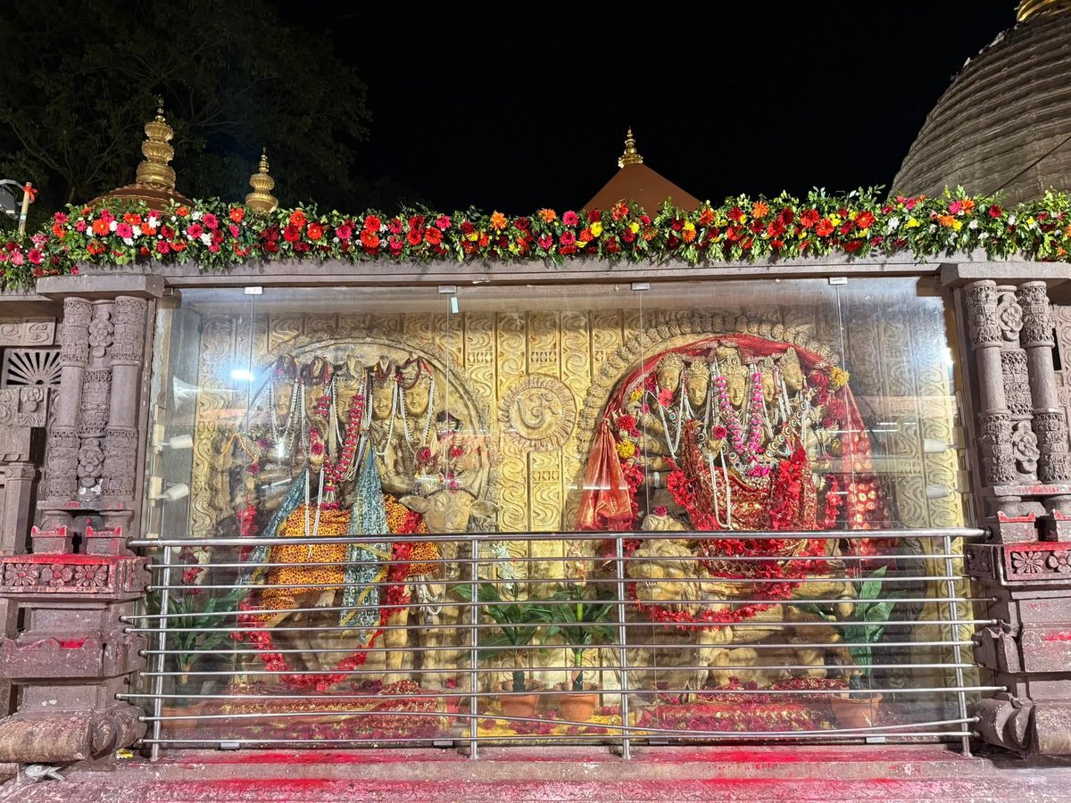 KamakhyaTemple1's tweet photo. Day-1, Photos
#Ambubachi Mahayog 2025🙏🏻🌺

@Ambubachi #JaiMaaKamakhya

Photo Courtesy- @SubhamKumarIn https://t.co/YRBMyMIbfq