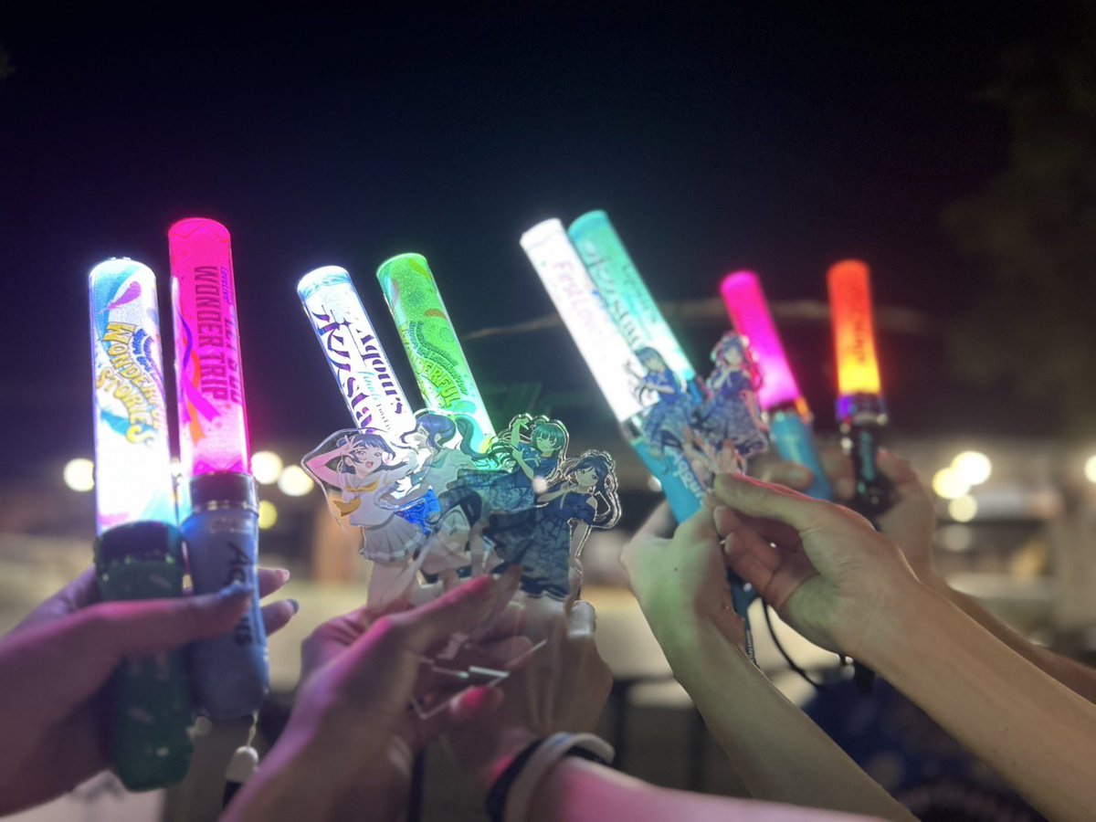 __p9999's tweet photo. “絶対最後まで追いかける”って決めた10年前のあの日から、ついにこの時が来たんだね。

Aqoursと一緒に人生の青春を過ごせたことは間違いなく誇りです✨忘れるはずない。

ありがとうAqours！！！！！！！！！
いつまでも大好きです⏳💎

#Aqours_finale_Day1
#Aqours_finale_Day2 https://t.co/IBFtlPCixk