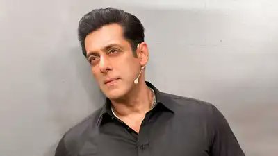 Salman Khan revealed he is battling multiple serious health issues, including trigeminal neuralgia, a brain aneurysm, and an arteriovenous malformation.

#salmankhan #brainaneurysm 
#healthupdate