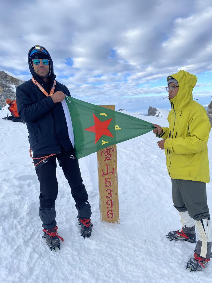 📍Çin - Hua Dağı

Rojava Devrimi dünyanın dört bir yanındaki ilerici insanlığı etrafında topluyor.

Çin'in Hua Dağı zirvesine çıkan Polonyalı aktivistler, Rojava Gündemi hesabımıza fotoğraf gönderdiler.

t.me/Rojava_Gundemi