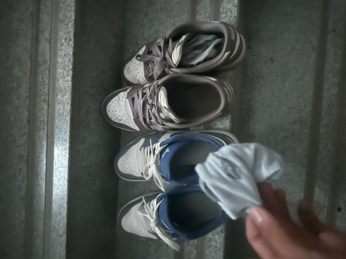 再次投稿
喜欢AJ类的有福了，还有袜子塞进鞋子里，一看就是刚回到家，把热气腾腾的袜子塞进去，让我来套着袜子射进里面保养
#扫楼