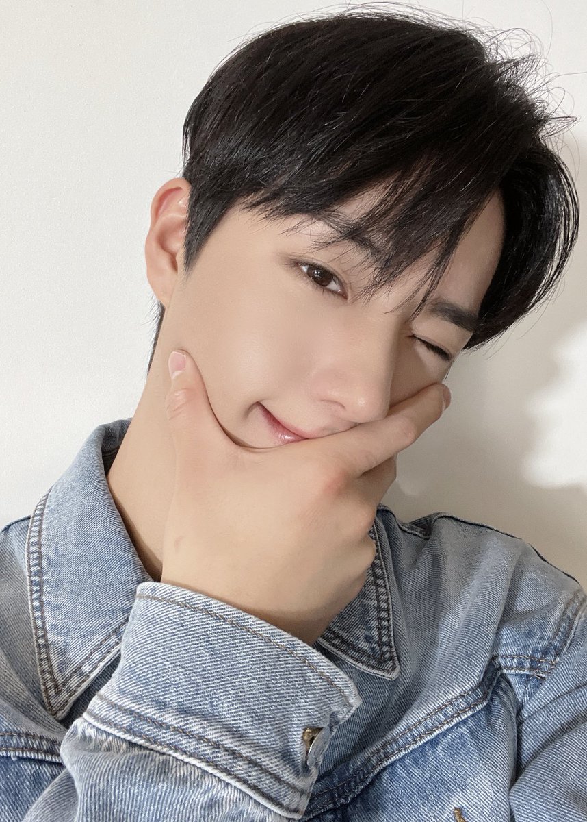 작년 여름이었다😎
#정승환 #ATBO #スンファン #jeongseunghwan #오늘뭐했씅 #종강했씅 #너무더웠씅