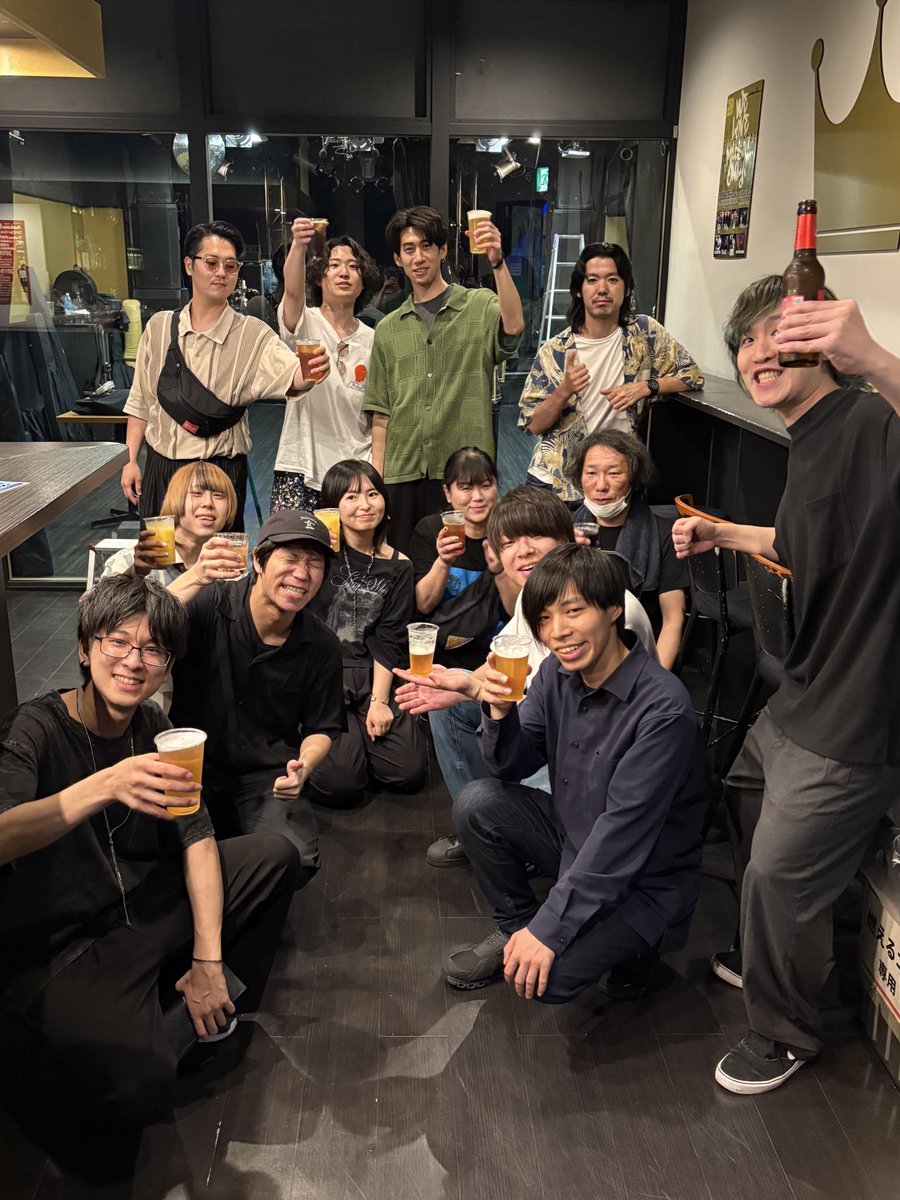 昨夜はGold Sounds としぞーpre.
『日曜日の宴』ありがとうございました！

フレッシュで向上心の塊のような演者が揃いぶみ🤝
素敵な縁が繋がりました❗️

#リク
#フローライト
#佐々木泰雅
#Table
#Noir
#リストネコ
#Mr_SlowedMan 
#日曜日の宴
#AsakusaGoldSounds