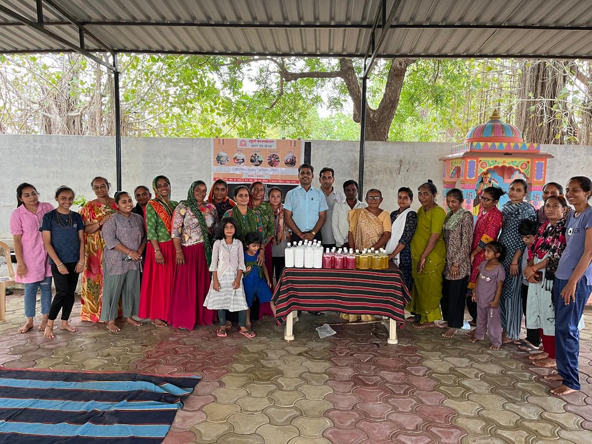 Surya Foundation (@suryafnd) on Twitter photo क्लीनिंग उत्पाद निर्माण में महिलाओं को मिल रहा है प्रशिक्षण — सूर्या फाउण्डेशन की पहल
सूर्या फाउण्डेशन आदर्श गाँव योजना के तत्वाधान में महिला स्वावलंबन को बढ़ाने हेतु कच्छ (गुजरात) के चंदिया गाँव में तीन दिवसीय क्लीनिंग उत्पाद प्रशिक्षण शिविर शुरू किया गया।
जिसमें पहले दिवस क्लीनिंग उत्पाद निर्माण में महिलाओं को मिल रहा है प्रशिक्षण — सूर्या फाउण्डेशन की पहल
सूर्या फाउण्डेशन आदर्श गाँव योजना के तत्वाधान में महिला स्वावलंबन को बढ़ाने हेतु कच्छ (गुजरात) के चंदिया गाँव में तीन दिवसीय क्लीनिंग उत्पाद प्रशिक्षण शिविर शुरू किया गया।
जिसमें पहले दिवस