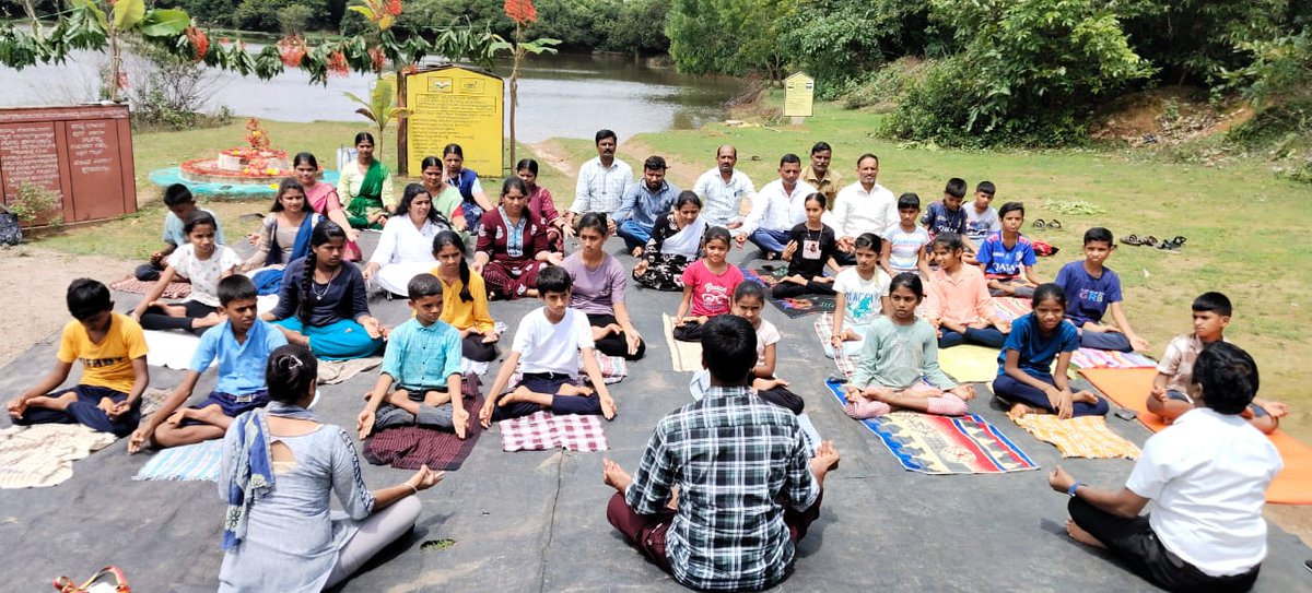 Mgnregsshimoga's tweet photo. ಮಹಾತ್ಮ ಗಾಂಧಿ ನರೇಗಾ ಯೋಜನೆಯಡಿ ಅನುಷ್ಠಾನ ಮಾಡಲಾದ ಅಮೃತ ಸರೋವರ ಸ್ಥಳಗಳಲ್ಲಿ ಮತ್ತು ಶಾಲೆಗಳಲ್ಲಿ ವಿಶ್ವ ಯೋಗ ದಿನಾಚರಣೆಯನ್ನು ಶಾಲಾ ಮಕ್ಕಳು, ಸಾರ್ವಜನಿಕರು ಹಾಗೂ ಅಧಿಕಾರಿ/ಸಿಬ್ಬಂದಿಗಳ ಜೊತೆಗೂಡಿ ಆಚರಿಸಲಾಯಿತು.  

ಶಿವಮೊಗ್ಗ ಜಿಲ್ಲೆ. https://t.co/VeBrAvXY2F