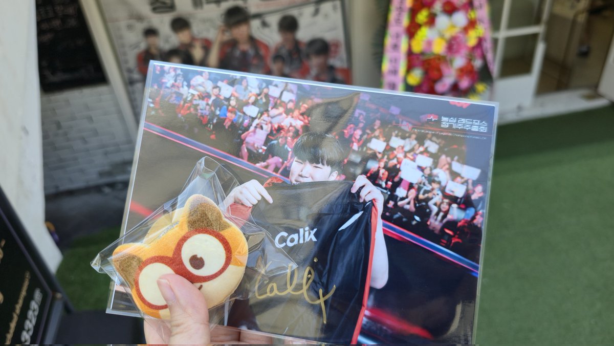 Rinnn852's tweet photo. report on my 2nd visit! 
Really good vibe with NS fans, glad to have this event very much!
칼릭스의 싸인 사진이 뽑힐 줄 모르고 액자를 사서 담았습니다. 🫶
또 만날 기회가 있었으면 좋겠습니다
#NS_WIN
#농심주주총회_참석완료 https://t.co/CfgNiu8Hhw