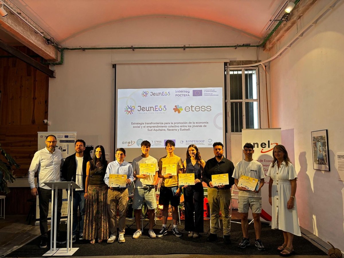 AnelNavarra's tweet photo. 🗞El proyecto JeunESS promueve la Economía Social entre la juventud navarra con el itinerario IFEXP
Noticia al detalle 👉https://t.co/U9CinIDuTF

#Jeuness #ANEL #Interreg #Juventud #EconomíaSocial #Emprendimiento #Cooperativismo
@Euroregion_naen
@konfekoop https://t.co/JsC8SVw7cm