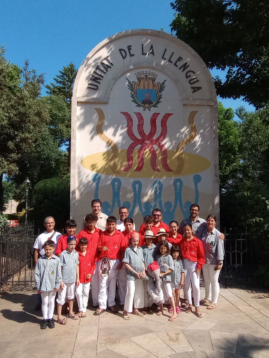 La Flama del Canigò ja és arribada a l'Alguer. Un any endemés que va per los rocons dels Països Catalans per encendre les fogueres de la Nit de Sant Joan .Vista la llengua i la cultura popular