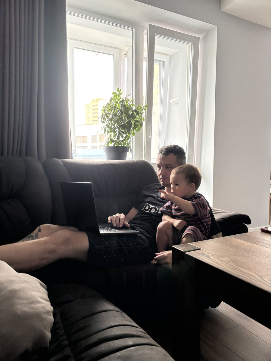 Хороший досвідчений програміст не багато цвяхів забиває, а знає місце, де треба забити отой один (навіть не обов'язково його забиває сам) <a href="/t1tvs/">titus</a>