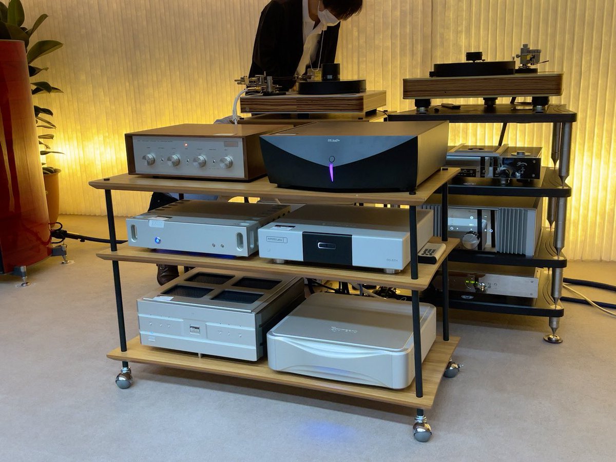 emt930st's tweet image. OTOTENでのデジタルストリームのフォノイコライザー聴き比べは、非常に興味深いイベントだった。光カートリッジ自体、電源の取り方含め課題が多く、発展途上感は否めないと感じるが、MCカートリッジ同様、フォノイコライザーにより様々な可能性が無限に広がっていると感じた。
#OTOTEN #DSAudio
