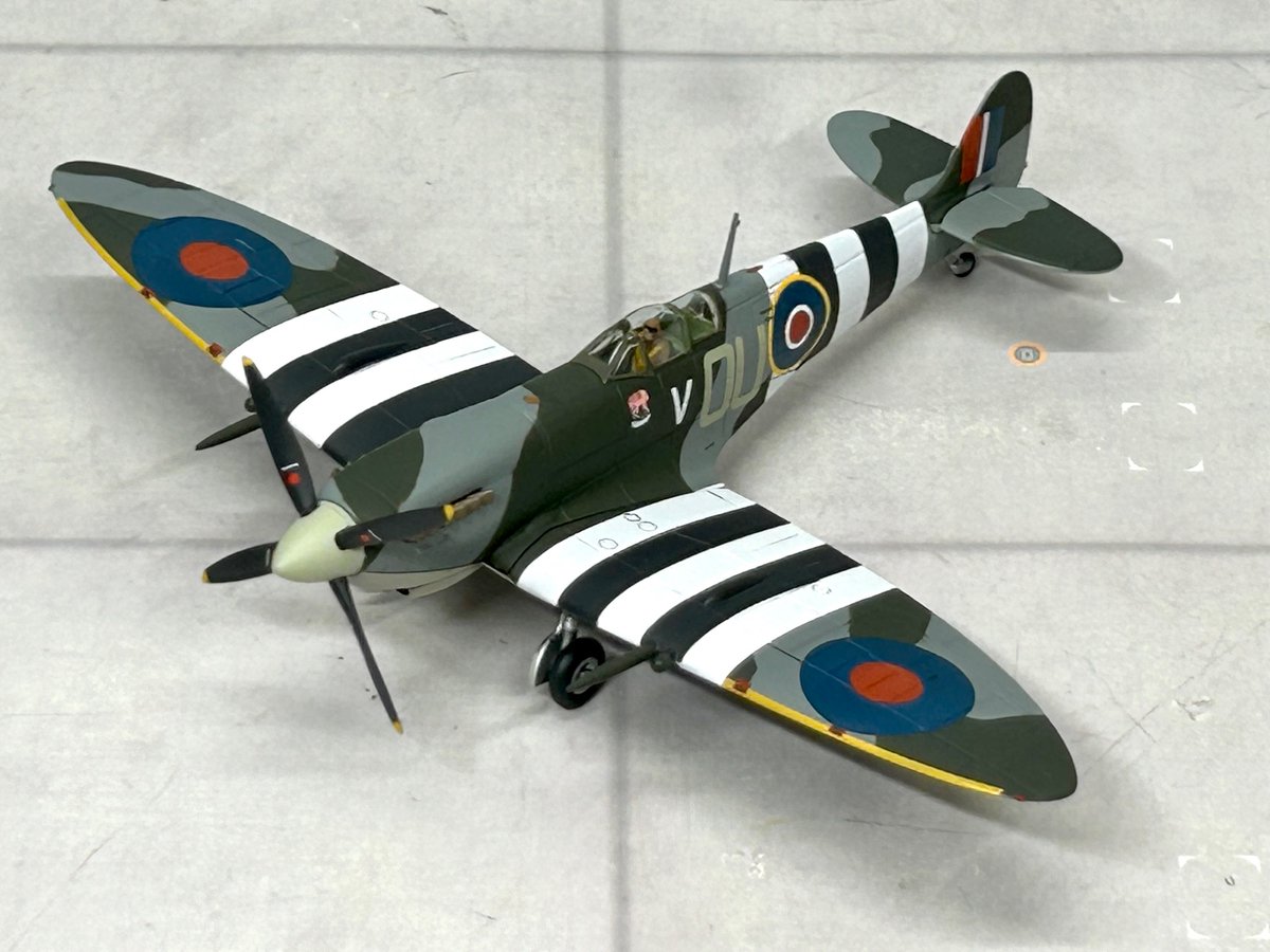 Sq3YB4gNjsd9OqL's tweet photo. #第二次世界大戦イギリス空軍機コレクション
#スピットファイア #SPITFIRE
#ノルマンディー上陸作戦
#インベイジョン・ストライプ #Invasionstripes
#コーギー #CORGI #ダイキャストモデル https://t.co/lvTaOAysCD