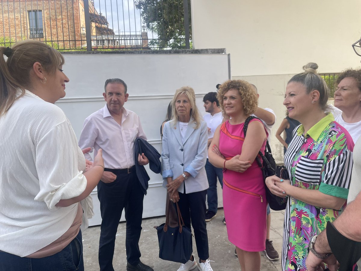 psoedehuelva's tweet photo. 🟢 CONSEJO DE ALCALDES Y ALCALDESAS

👉 Los alcaldes y alcaldesas socialistas estamos donde hay que estar: con nuestra gente, defendiendo los servicios públicos y dando la cara cada día

🗣️ @MARIAEUGENIAL 

#ValverdeDelCamino #Huelva https://t.co/9cRKri9TTb