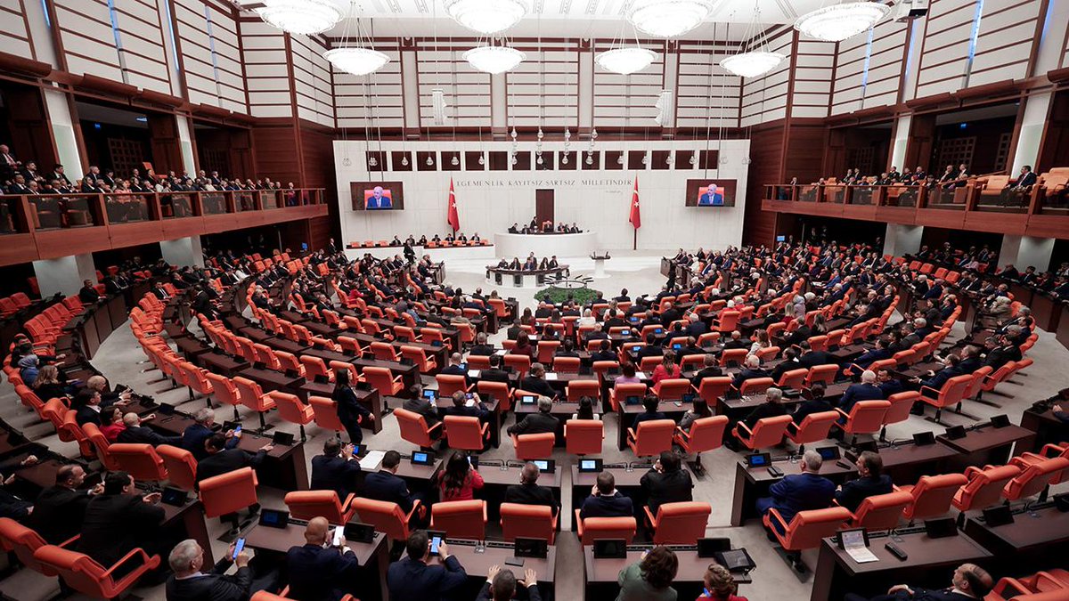 #SonDakika | TBMM Başkanı Kurtulmuş, parti grup başkanvekillerini "Terörsüz Türkiye" komisyonu için toplantıya çağırdı.