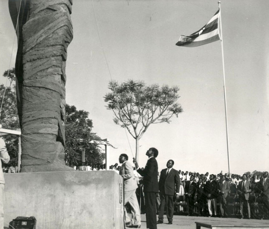 The Historical Journal (@historicaljnl) on Twitter photo 📣Out now on #firstview!
Jonathon L. Earle (<a href="/JonathonLEarle/">Jonathon L. Earle</a>) (Centre College) on 'Flags and the Politics of Pageantry in Colonial Uganda'
#MaterialCulture #Intellectual #History #Activism 20thc 🗃️
👉Read open access here: cambridge.org/core/journals/… 📣Out now on #firstview!
Jonathon L. Earle (<a href="/JonathonLEarle/">Jonathon L. Earle</a>) (Centre College) on 'Flags and the Politics of Pageantry in Colonial Uganda'
#MaterialCulture #Intellectual #History #Activism 20thc 🗃️
👉Read open access here: cambridge.org/core/journals/…