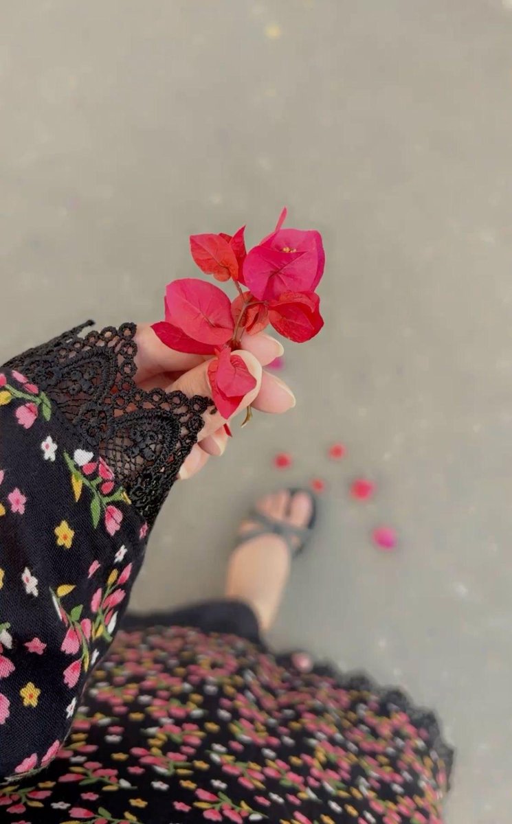 کتنے خوبصورت تھے خواب میرے پھر مجھے بتایا گیا کہ رنگ سانولا ہے آپکا۔ ۔۔!
#اردو_زبان