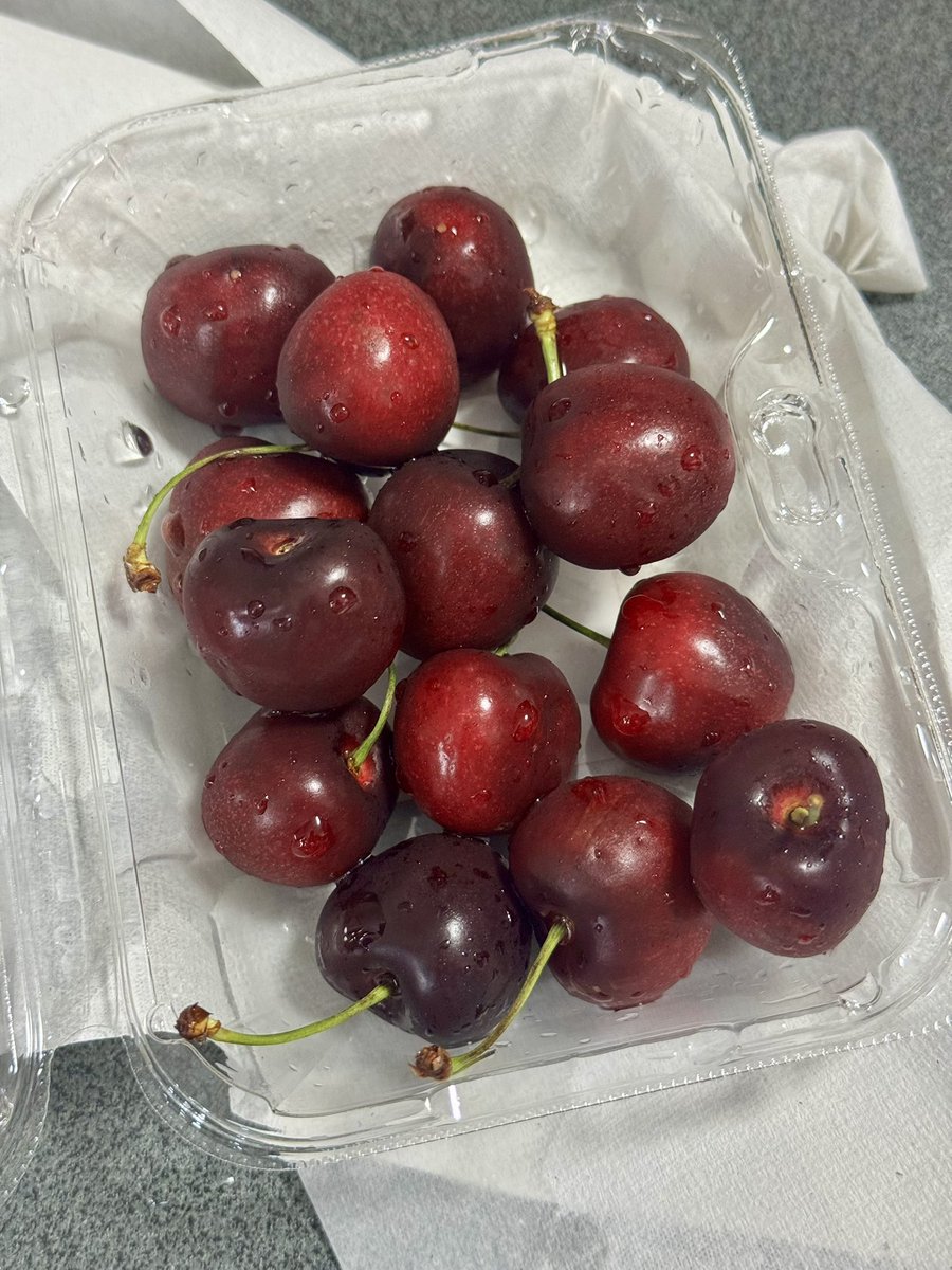 去年頼んでた、ふるさと納税の紅秀峰🍒
今年は届きました✨️
スーパーで買ったアメリカンチェリーも好き💓
さくらんぼが1番好き🍒