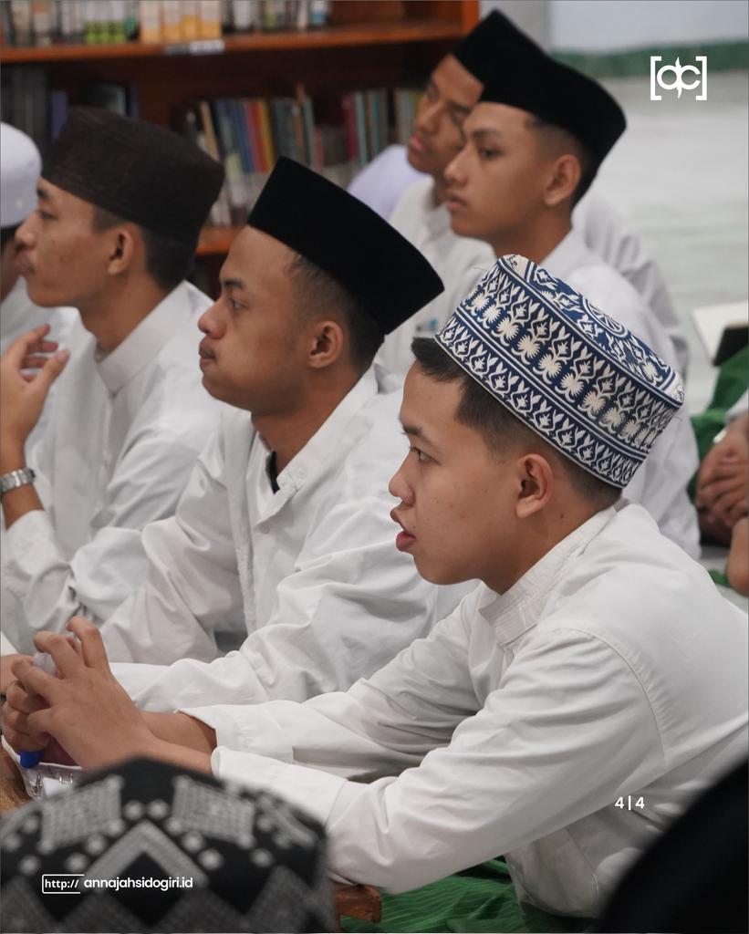 Malam Sabtu (24/12/1446) Annajah Center Sidogiri menggelar acara seminar dengan tema "Sains dalam Perspektif Mutakallimin Aswaja". Acara ini dihadiri oleh Dr. K. Abdul Wahab sebagai narasumber, berlokasi di Perpustakaan Sidogiri Pondok Pesantren Sidogiri.
#Sidogiri #Kajianislam