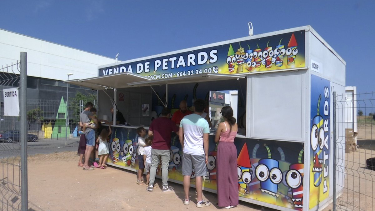 BDNmatí (@badalonamati) on Twitter photo "Esperem unes vendes un 6% superiors a l'any passat"
Petardos CM, amb 4 casetes a la ciutat, fa 30 anys que ven a #Badalona. En Josep M. Vilardell, propietari, diu que el 90% de les vendes es fan per Sant Joan, un 50% el dia de la revetlla. Les bombetes són el més venut. <a href="/bdncom/">Badalona Comunicació</a> "Esperem unes vendes un 6% superiors a l'any passat"
Petardos CM, amb 4 casetes a la ciutat, fa 30 anys que ven a #Badalona. En Josep M. Vilardell, propietari, diu que el 90% de les vendes es fan per Sant Joan, un 50% el dia de la revetlla. Les bombetes són el més venut. <a href="/bdncom/">Badalona Comunicació</a>