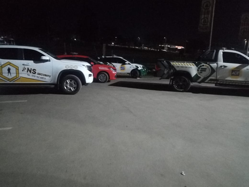 Fidelity_Secure's tweet photo. Fidelity ADT joined a successful joint operation in PMB on Friday, leading to multiple arrests in Ashburton. Great work by all involved in the fight against crime!
#FidelityADT #PMB #jointoperation #showofForce #FidelityHeroes #FidelityServiceGroup #WeAreFidelity #SAPS https://t.co/zqoImx0u0Y
