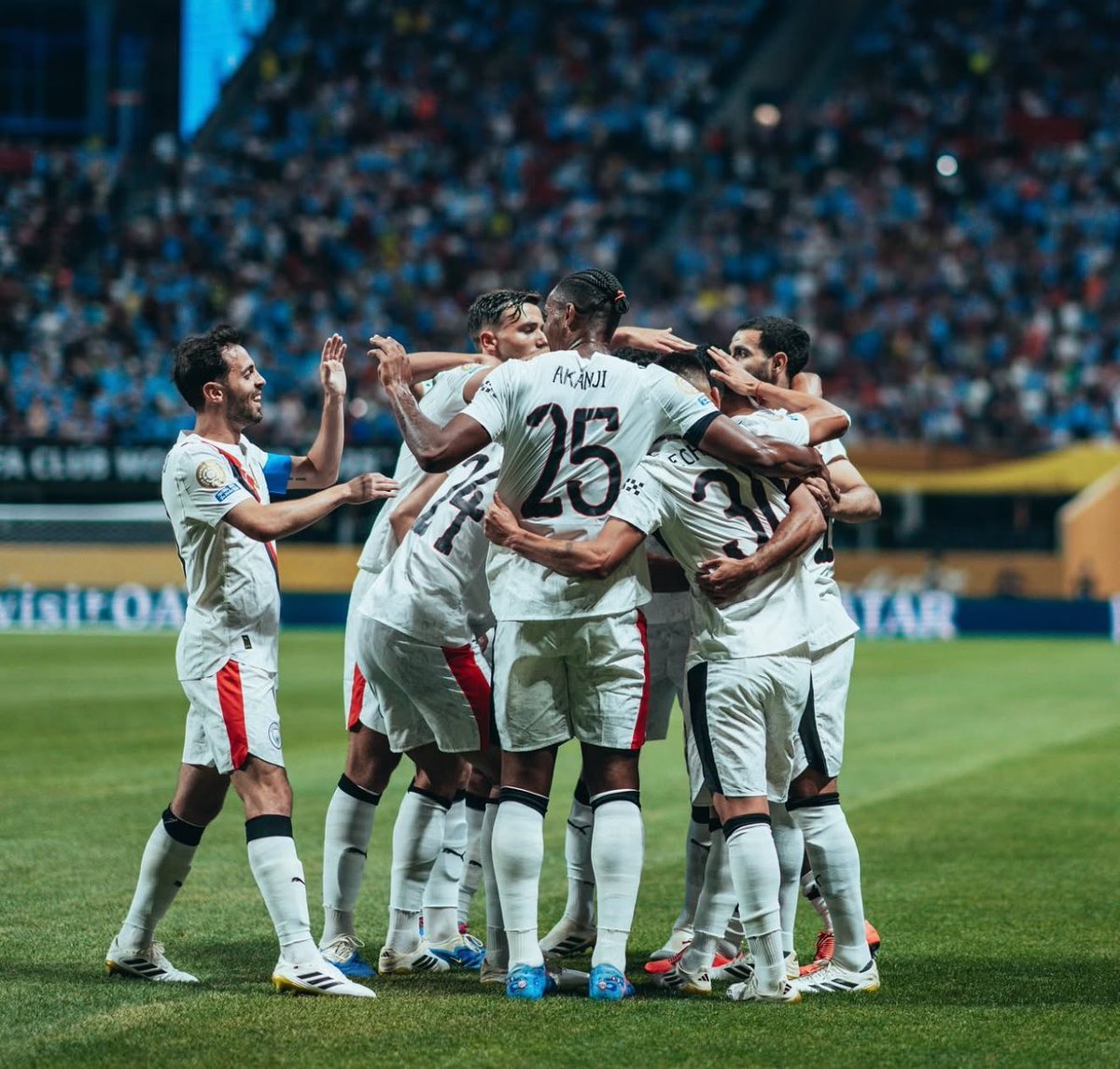 متحمس جدا للموسم الجاي وماهو ابدا بسبب الصفقات هي جزء لا اكثر

انا متأكد عودة رودري لمستواه وفودين وهالاند الخ بيرفعون من مستوى الفريق اساسا وعادي جدا نشوف مستوى توب من بيرنا والبقيه ونشوف السيتي خارق

المؤشرات الحين كلها ايجابيه اللاعبين عندهم رغبه واضحه بتقديم موسم اسطوري