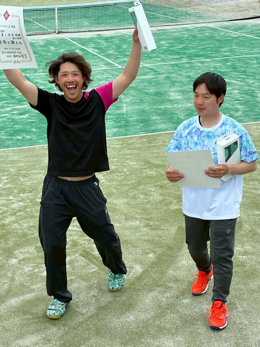 STC23918864's tweet photo. 先日、富山市民大会が行われました！
男子
優勝　　畠山　関ペア
ベスト4     長島　斎藤ペア

女子
優勝　　多賀(鉄壁ク)渡辺ペア

でした！！
アベック優勝🏆！！応援ありがとうございました！ https://t.co/KEJSN6D5D4