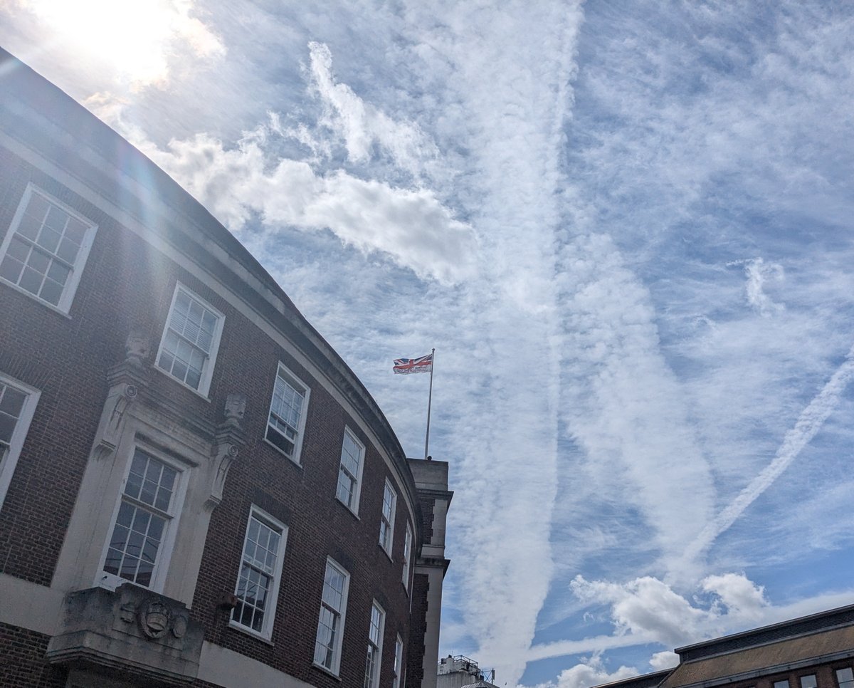 Today we raised the Armed Forces flag on top of the Guildhall ahead of the #ArmedForcesDay on Saturday, 28 July.

We are committed to support all members of Armed Forces community, from currently serving troops to Service families, veterans and cadets.
#KingstonTogether