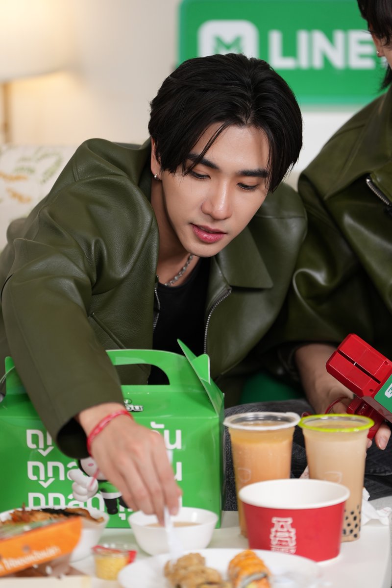 ไลน์แมนมีแต่ของอร่อย ไม่เชื่อลองถามเพิร์ธดู😋
📲 lineman.onelink.me/1N3T/m2vl4oop

LINE MAN LIVE PERTH SANTA 
#LINEMANถูกสุดทุกวันXPST 
#LINEMANWongnaiUserschoice

*เงื่อนไขเป็นไปตามที่ LINE MAN กำหนด ตามข้อกำหนดที่ได้มีการเผยแพร่ตามช่องทางเว็บไซต์ lineman.line.me/lm-tooksud-202…